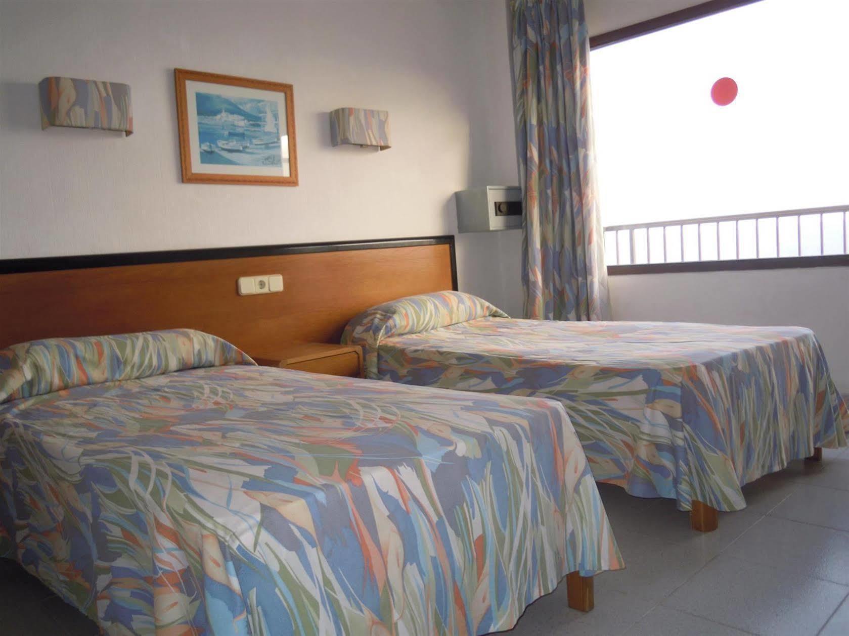 Hostal Port Corona Cala Ratjada  Exterior foto